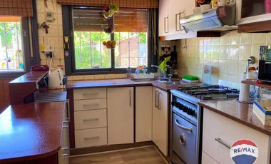 VENTA CASA CUATRO AMBIENTES GRAN LOTE CON PILETA