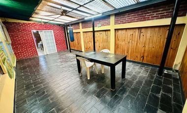 VENDE CASA 6 AMBIENTES, HIPOLITO BOUCHARD 5799
