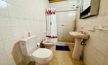 VENDE CASA 6 AMBIENTES, HIPOLITO BOUCHARD 5799