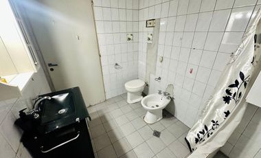 VENDE CASA 6 AMBIENTES, HIPOLITO BOUCHARD 5799