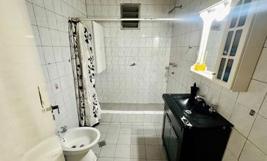 VENDE CASA 6 AMBIENTES, HIPOLITO BOUCHARD 5799