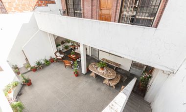 CASA 2/3 FLIAS. CON PATIO.TERRAZA Y COCHERA GERLI