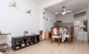 CASA 2/3 FLIAS. CON PATIO.TERRAZA Y COCHERA GERLI