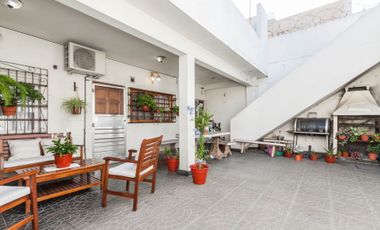 CASA 2/3 FLIAS. CON PATIO.TERRAZA Y COCHERA GERLI