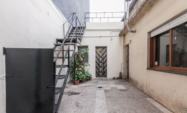CASA EN VENTA EN LANUS. IDEAL DOS FAMILIAS/PERMUTA