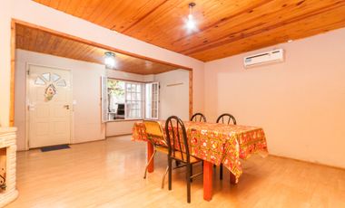 CASA EN VENTA EN LANUS. IDEAL DOS FAMILIAS/PERMUTA