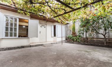 CASA EN VENTA EN LANUS. IDEAL DOS FAMILIAS/PERMUTA