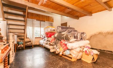 CASA EN VENTA EN LANUS. IDEAL DOS FAMILIAS/PERMUTA