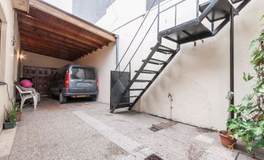 CASA EN VENTA EN LANUS. IDEAL DOS FAMILIAS/PERMUTA