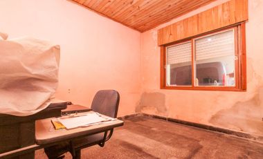 CASA EN VENTA EN LANUS. IDEAL DOS FAMILIAS/PERMUTA
