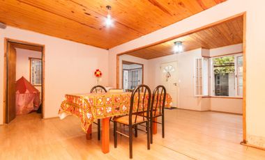 CASA EN VENTA EN LANUS. IDEAL DOS FAMILIAS/PERMUTA