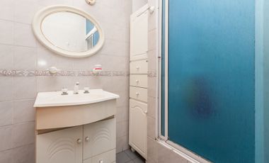 CASA EN VENTA EN LANUS. IDEAL DOS FAMILIAS/PERMUTA