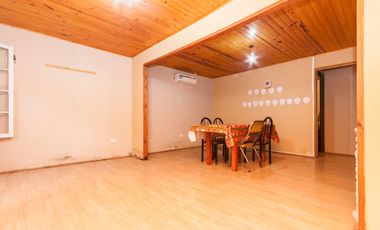 CASA EN VENTA EN LANUS. IDEAL DOS FAMILIAS/PERMUTA