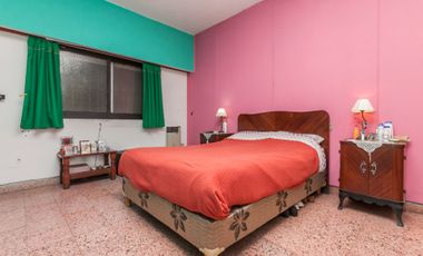 CASA EN VENTA EN LANUS. IDEAL DOS FAMILIAS/PERMUTA