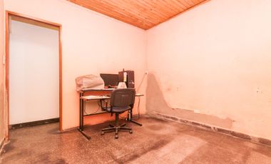 CASA EN VENTA EN LANUS. IDEAL DOS FAMILIAS/PERMUTA