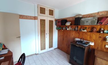 Venta Casa 4 ambientes de dos plantas en Liniers