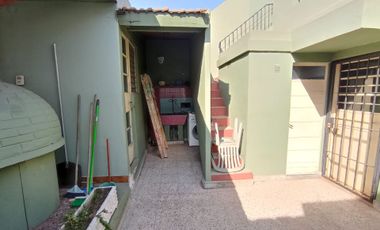 Venta Casa 4 ambientes de dos plantas en Liniers