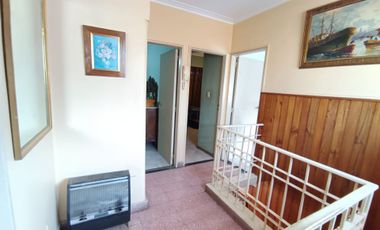 Venta Casa 4 ambientes de dos plantas en Liniers