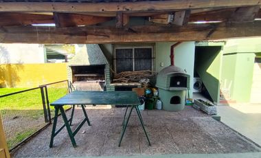 Venta Casa 4 ambientes de dos plantas en Liniers