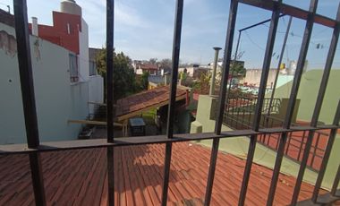 Venta Casa 4 ambientes de dos plantas en Liniers