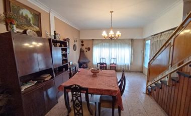 Venta Casa 4 ambientes de dos plantas en Liniers