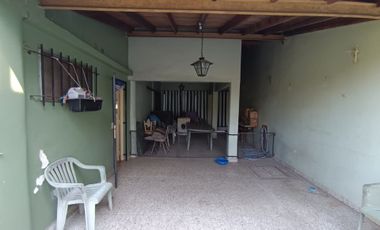 Venta Casa 4 ambientes de dos plantas en Liniers