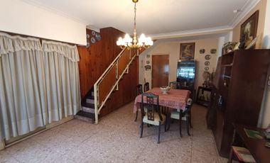 Venta Casa 4 ambientes de dos plantas en Liniers