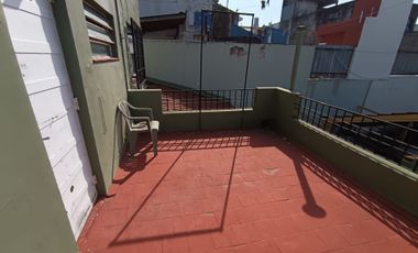 Venta Casa 4 ambientes de dos plantas en Liniers