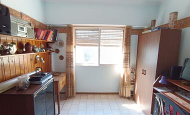 Venta Casa 4 ambientes de dos plantas en Liniers
