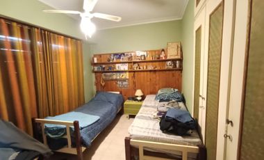 Venta Casa 4 ambientes de dos plantas en Liniers