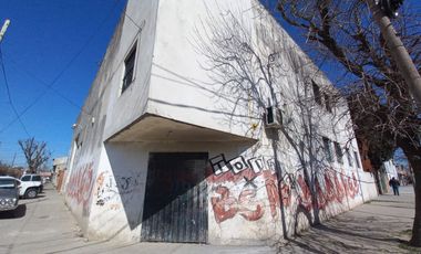 GALPÓN CON TECHO TINGLADO EN LOMAS DE ZAMORA