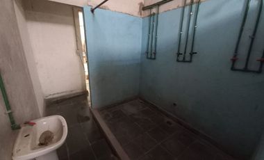 GALPÓN CON TECHO TINGLADO EN LOMAS DE ZAMORA