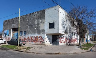 GALPÓN CON TECHO TINGLADO EN LOMAS DE ZAMORA