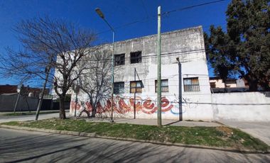 GALPÓN CON TECHO TINGLADO EN LOMAS DE ZAMORA