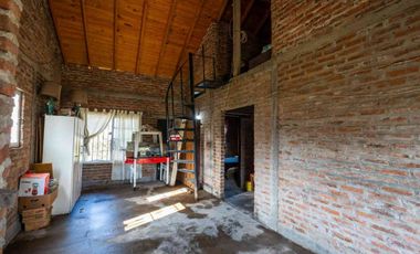 VENTA CASA 2 Y 3 AMB LOTE 600M2 BOSQUES VARELA