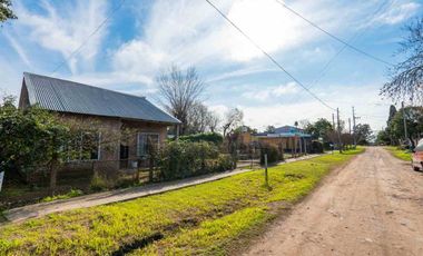 VENTA CASA 2 Y 3 AMB LOTE 600M2 BOSQUES VARELA