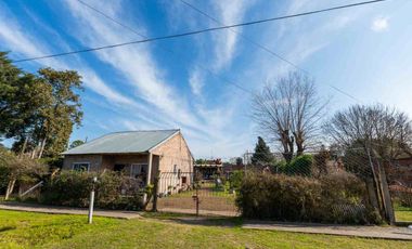 VENTA CASA 2 Y 3 AMB LOTE 600M2 BOSQUES VARELA