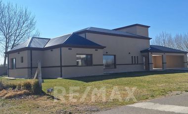 CASA EN VENTA PLOTTIER