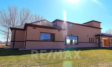 CASA EN VENTA PLOTTIER