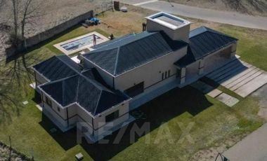 CASA EN VENTA PLOTTIER