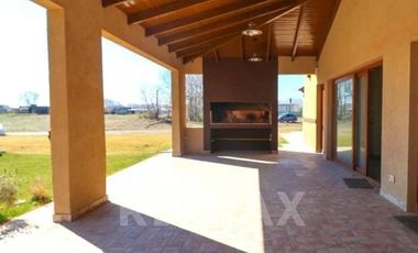 CASA EN VENTA PLOTTIER