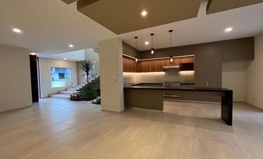 CASA NUEVA EN VENTA FRACC EN ALTOZANO, MORELIA. ESPECTACULAR DISEÑO MODERNO