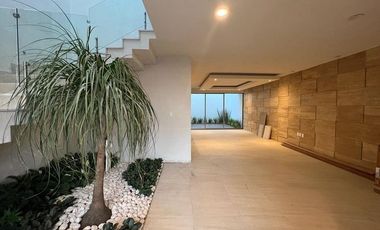 CASA NUEVA EN VENTA FRACC EN ALTOZANO, MORELIA. ESPECTACULAR DISEÑO MODERNO