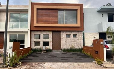CASA NUEVA EN VENTA FRACC EN ALTOZANO, MORELIA. ESPECTACULAR DISEÑO MODERNO