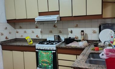Casa en  esquina en buen estado