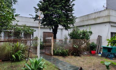 Casa en  esquina en buen estado