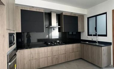 Linda casa en PREVENTA en Altanza Solares