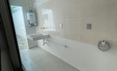 CASA DE UN PISO, ESQUINA, EN COL. GRACIANO SÁNCHEZ, BOCA DEL RÍO, VERACRUZ