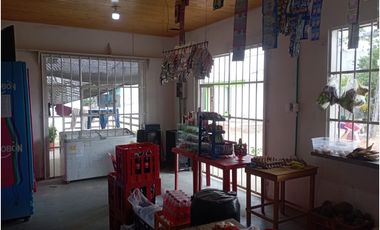 VENDO CASA CON LOCAL COMERCIAL BARRIO LAS NAVARRAS MARGEN IZQUIERDA