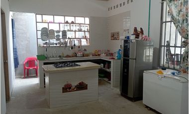 VENDO CASA CON LOCAL COMERCIAL BARRIO LAS NAVARRAS MARGEN IZQUIERDA